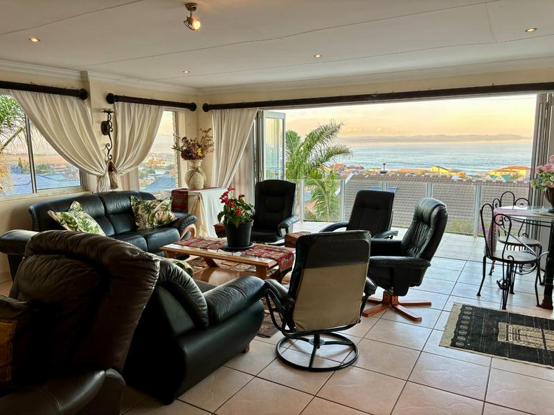 5 Bedroom Property for Sale in Wavecrest Eastern Cape